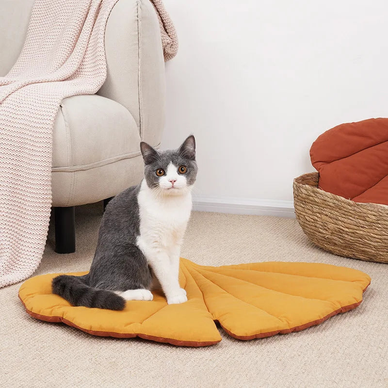 Leaf-Shaped Calming Bed For Pets